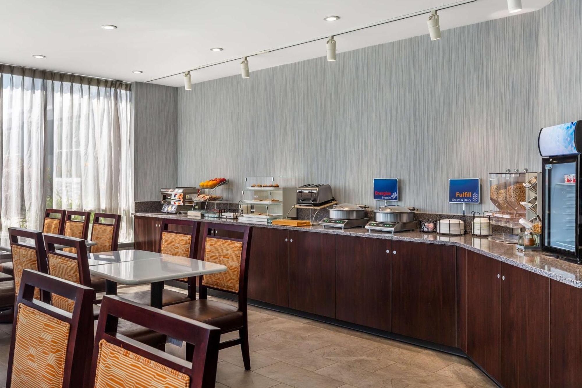 Best Western Braintree Inn Экстерьер фото